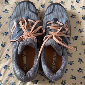 Saucony women’s 7 Everun shoes